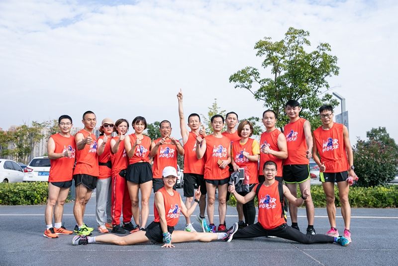 戰(zhàn)馬跑團(tuán)對抗賽，為熱愛全力開跑！